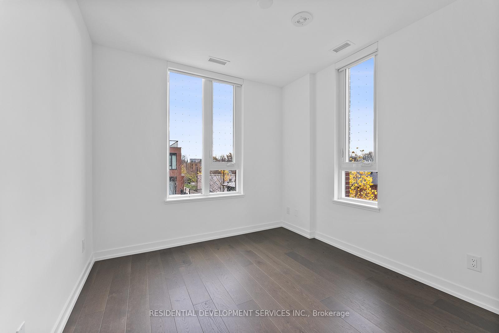 4 Bedrooms Condo at 15 Maryport, Toronto For sale