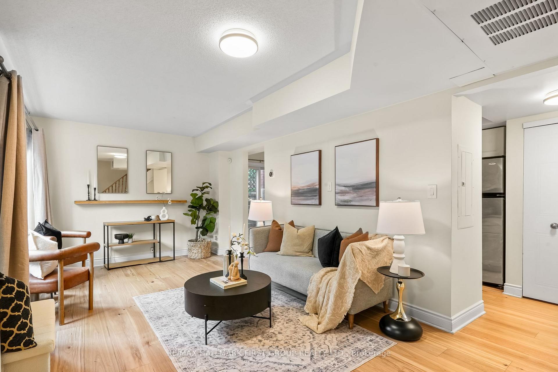 3 Bedrooms Condo at 262 St. Helen’s, Toronto For sale