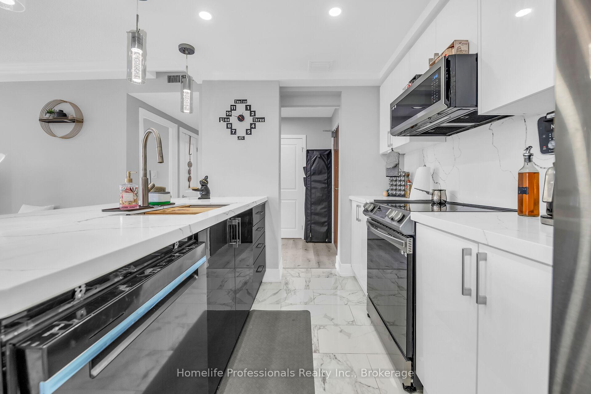 2 Bedrooms Condo at 120 Duke,  Hamilton For sale