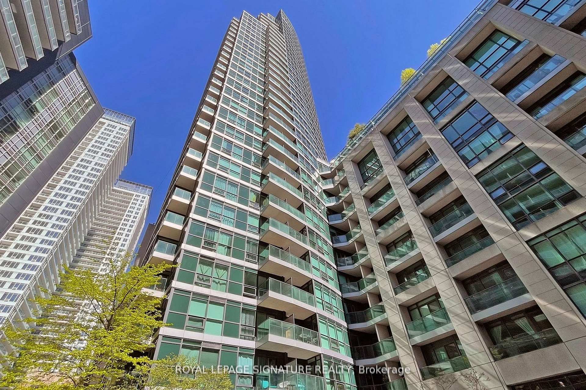 2 Bedrooms Condo at 600 Fleet, Toronto For sale