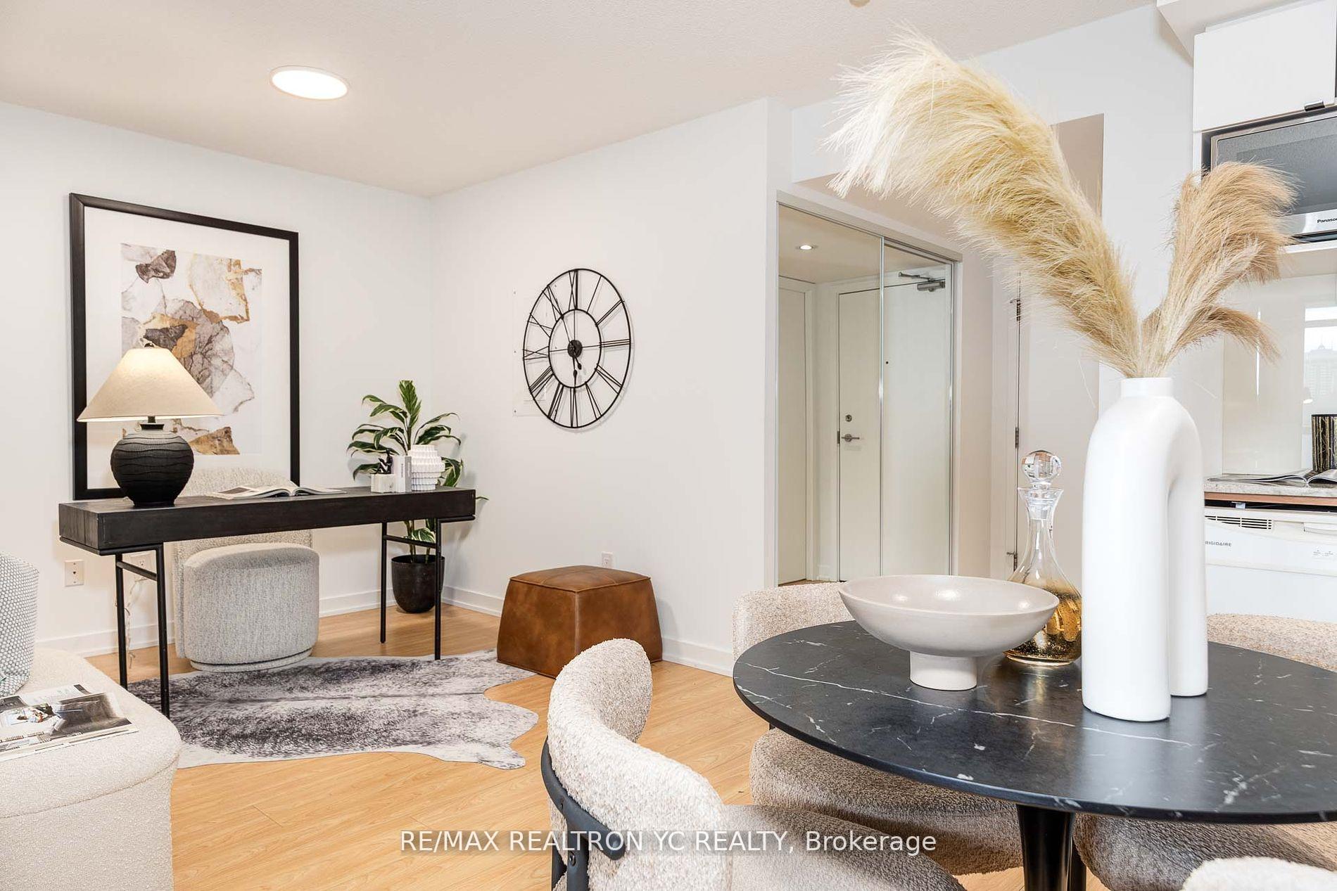 2 Bedrooms Condo at 121 Mcmahon, Toronto For sale