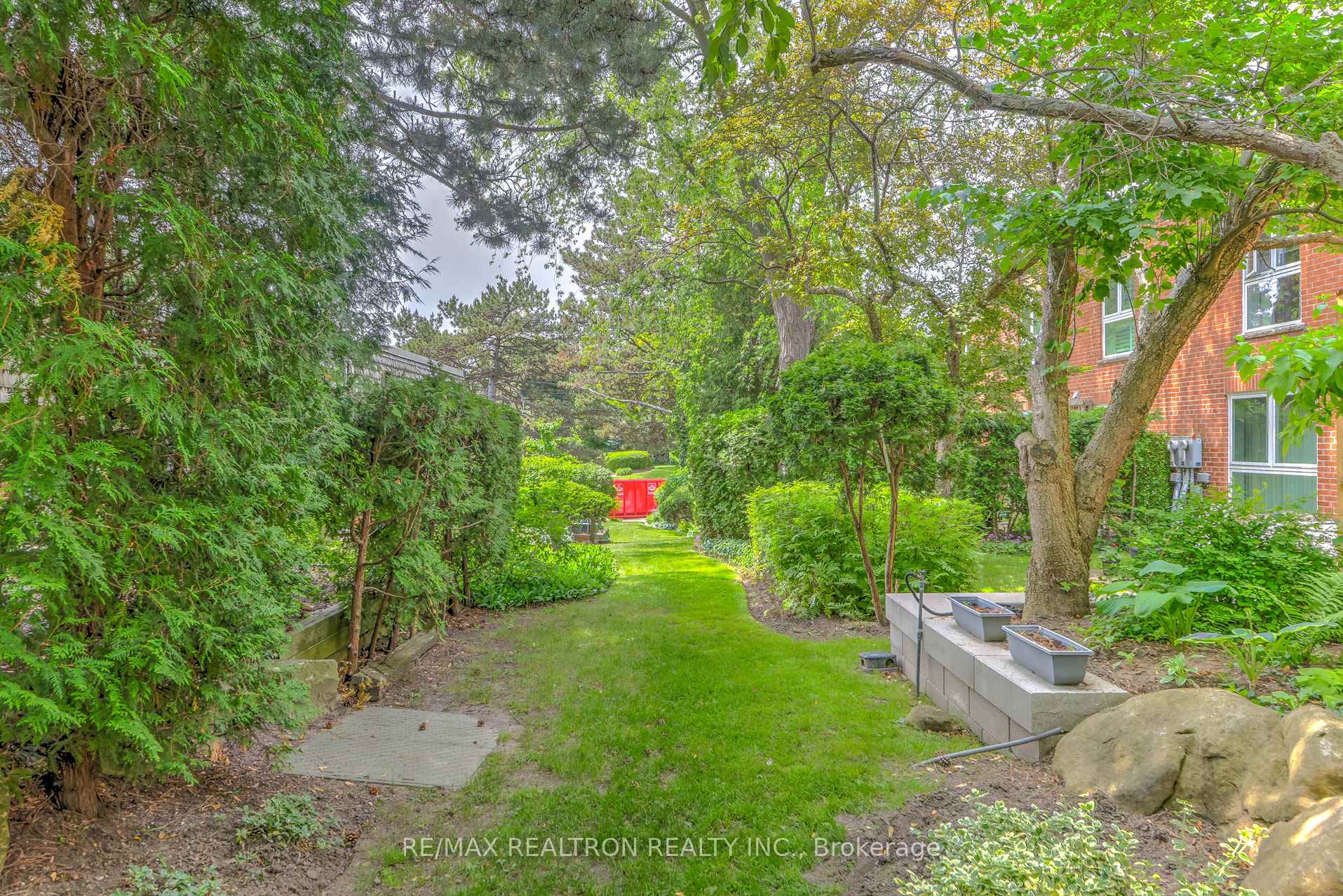 5 Bedrooms Condo at 14 Anvil Millway, Toronto For sale