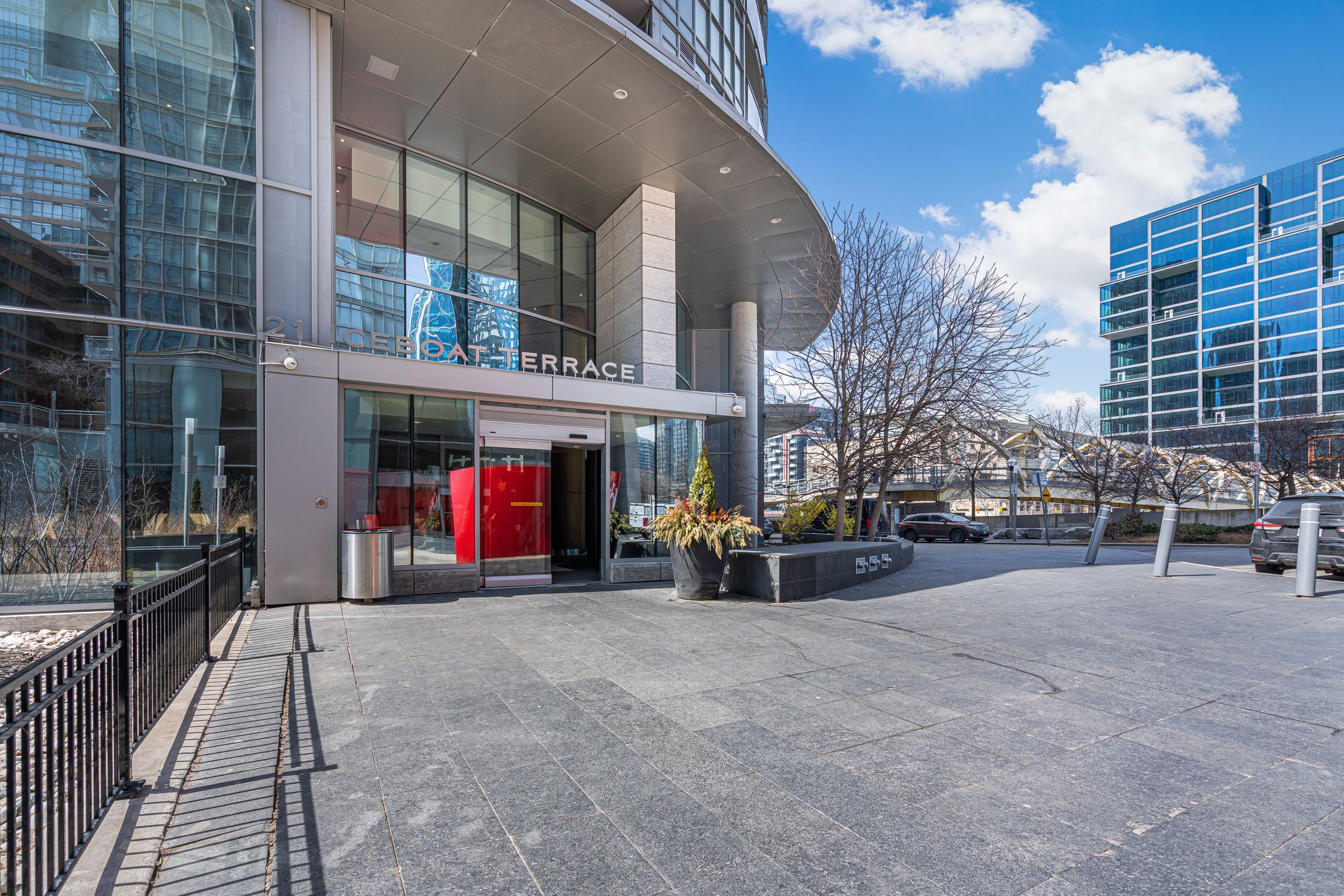 21 Iceboat Terrace 2909
