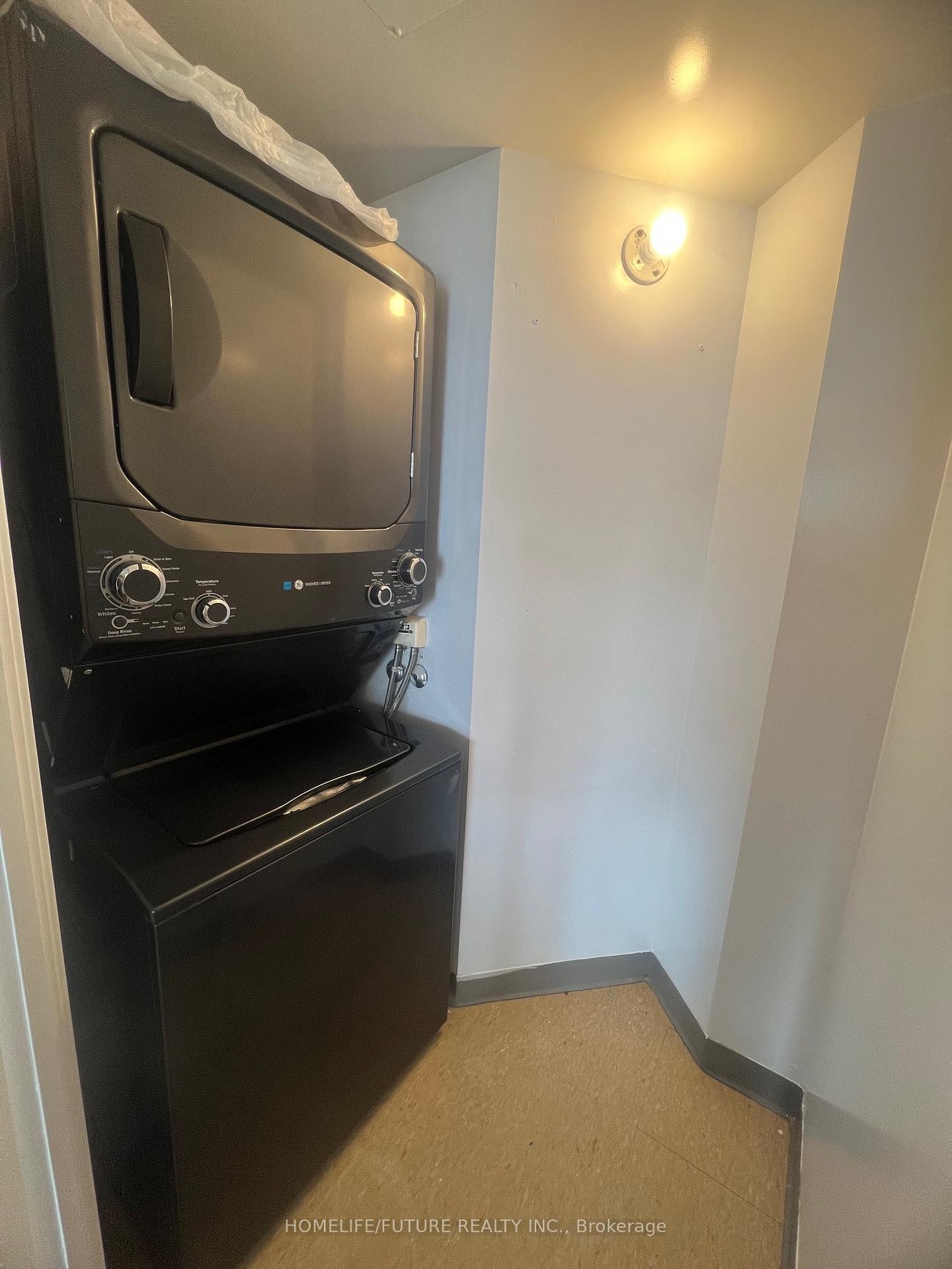 1 Bedroom Condo at 550 Queens,  Toronto For sale
