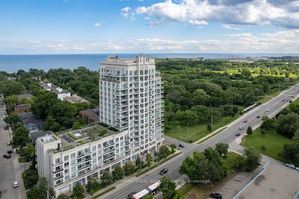3865 Lake Shore