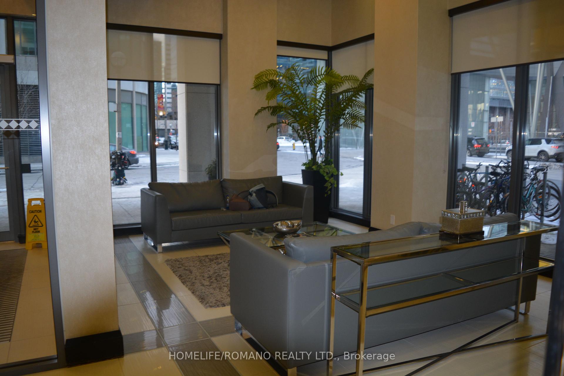 1 Bedroom Condo at 19 Grand Trunk, Toronto For sale