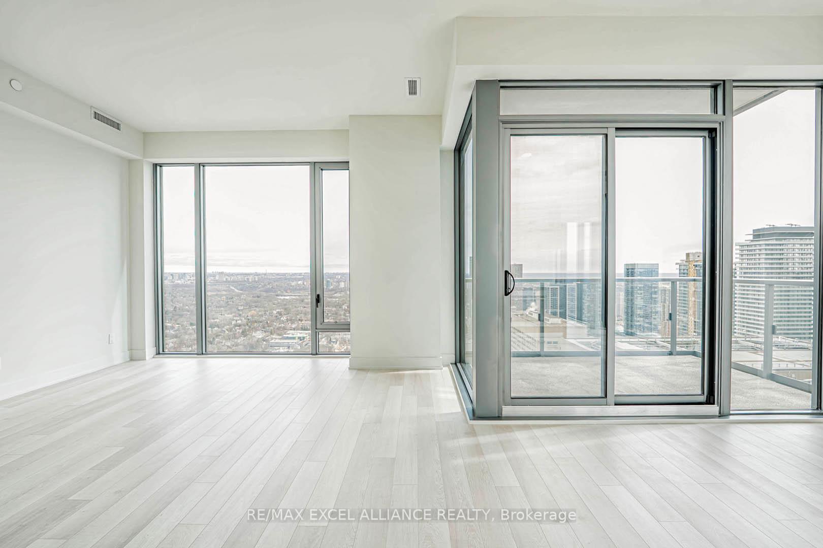 3 Bedrooms Condo at 8 Cumberland,  Toronto For sale