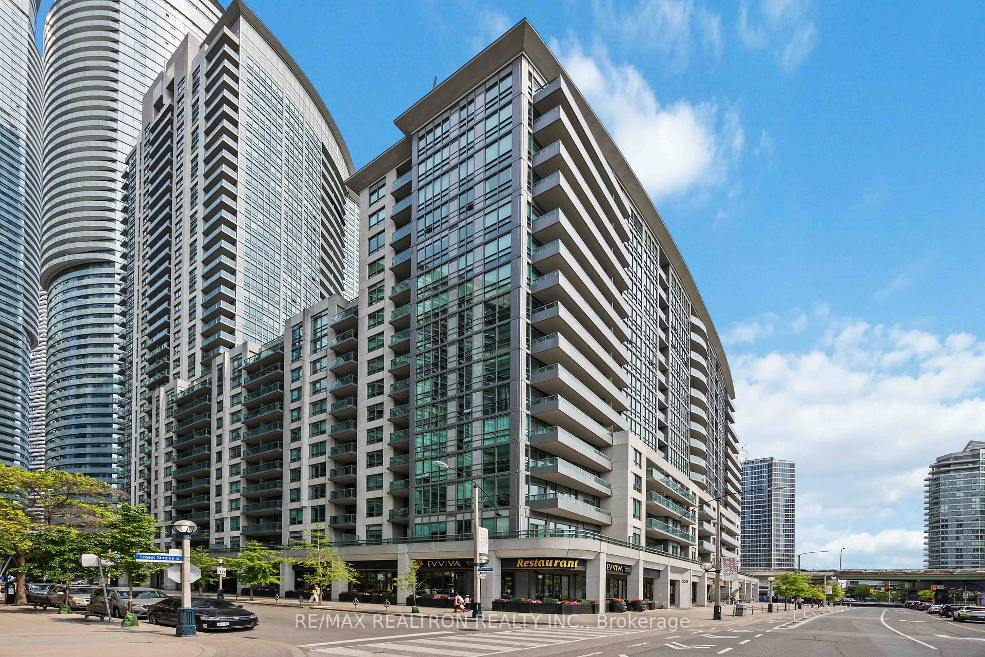 2 Bedrooms Condo at 25 Lower Simcoe, Toronto For sale