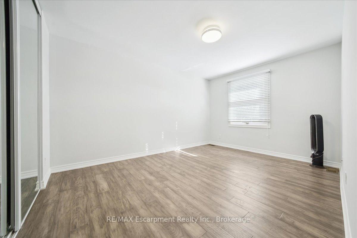 3 Bedrooms Condo at 779 Hyde,  Burlington For sale