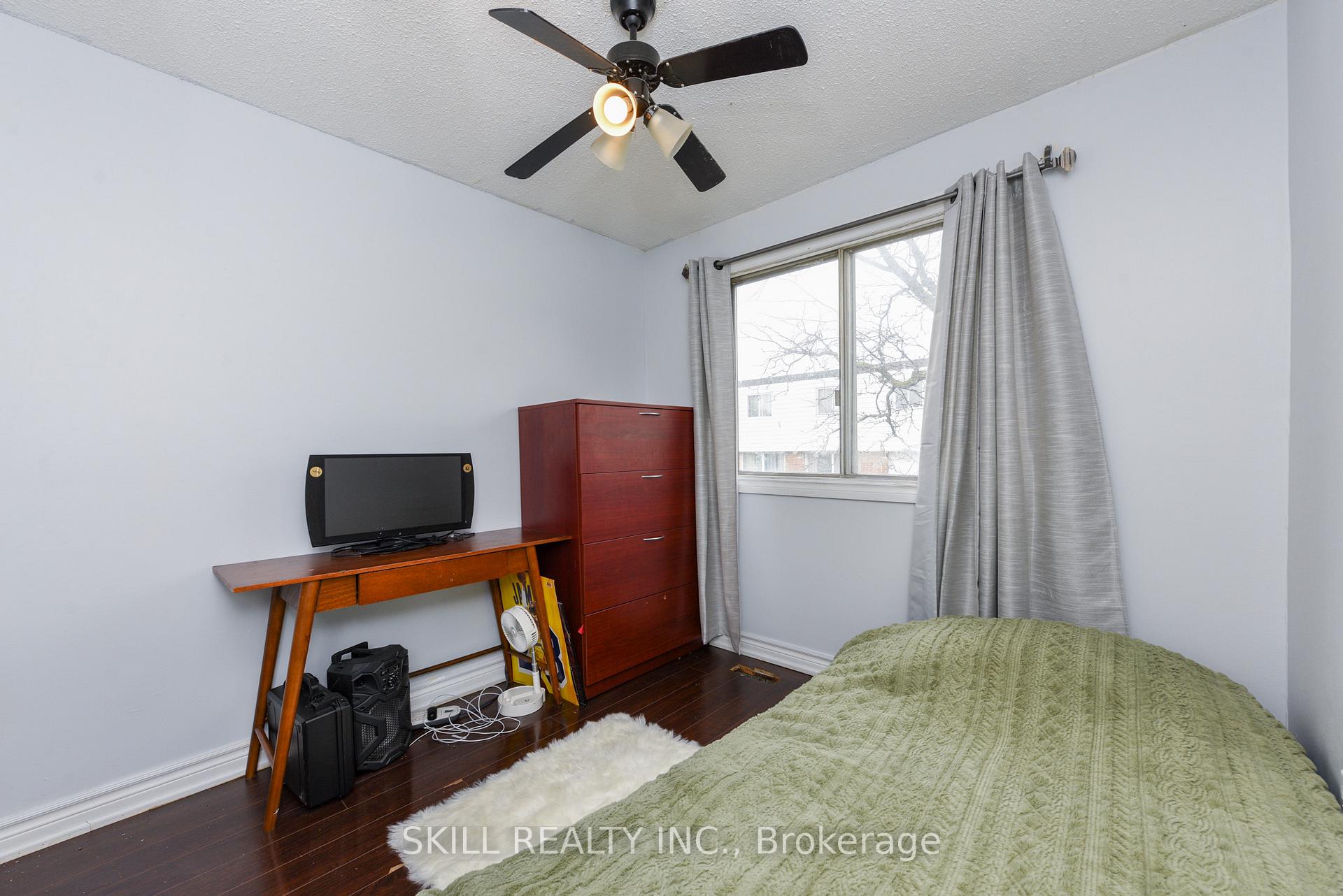 5 Bedrooms Condo at 7500 Goreway,  Mississauga For sale