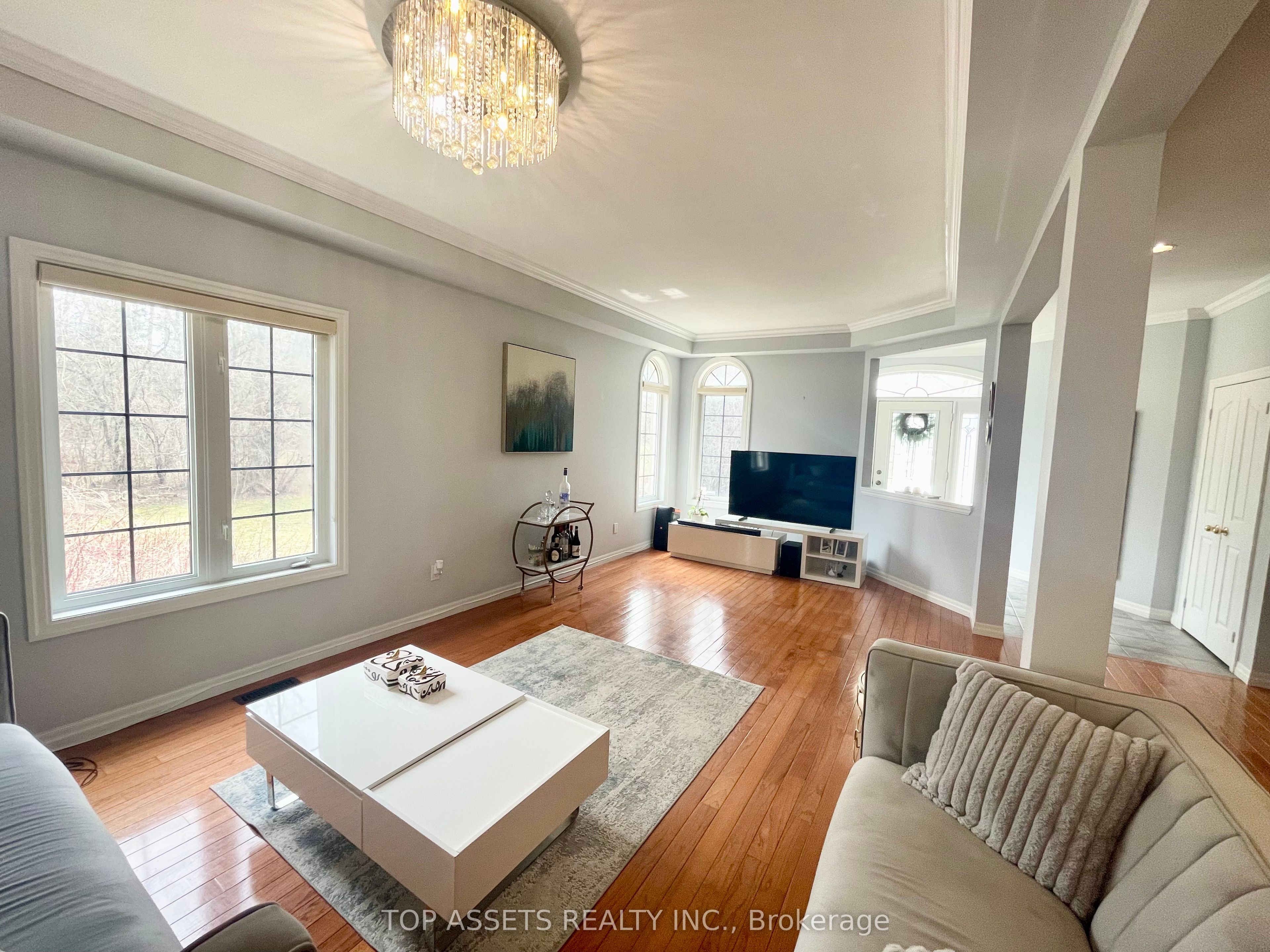 32 Headwater Crescent