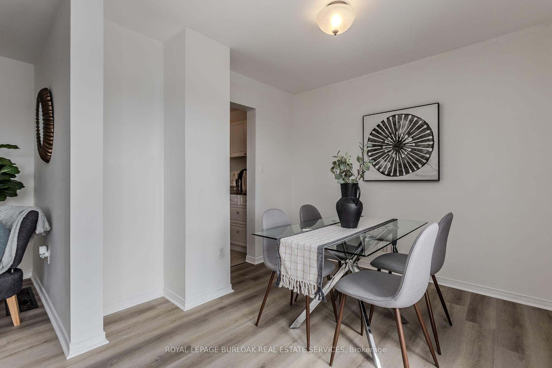 4 Bedrooms Condo at 25 Redbury, Hamilton For sale