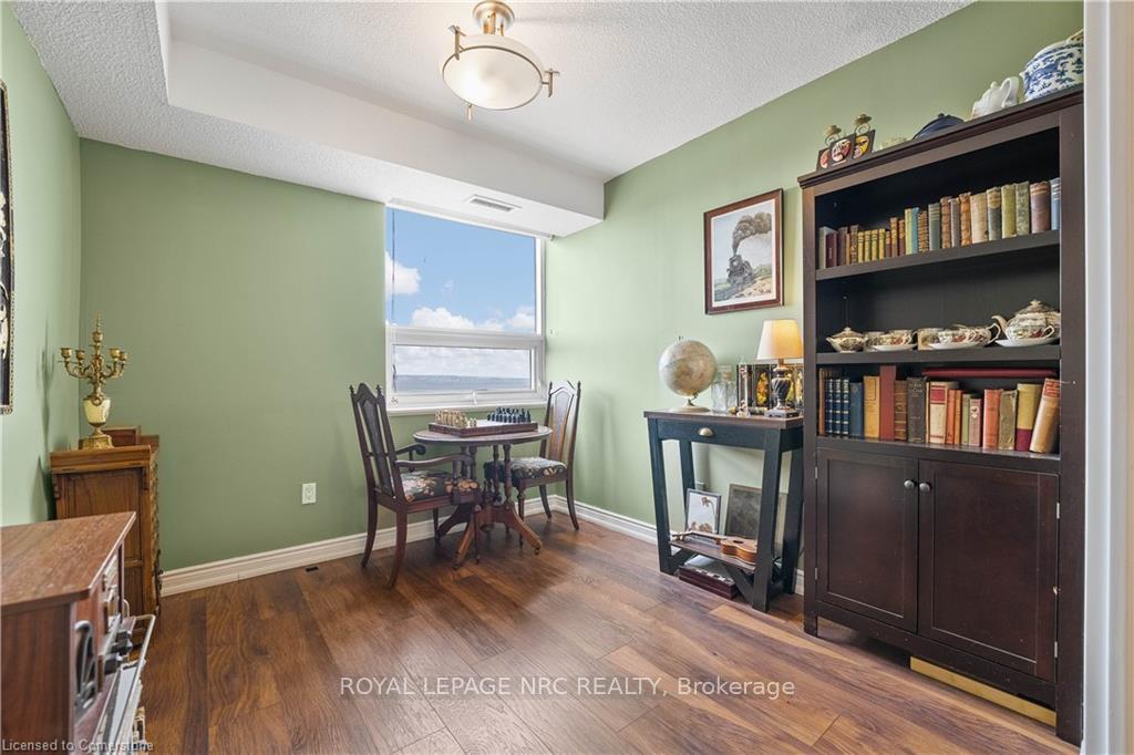 2 Bedrooms Condo at 500 GREEN,  Hamilton For sale