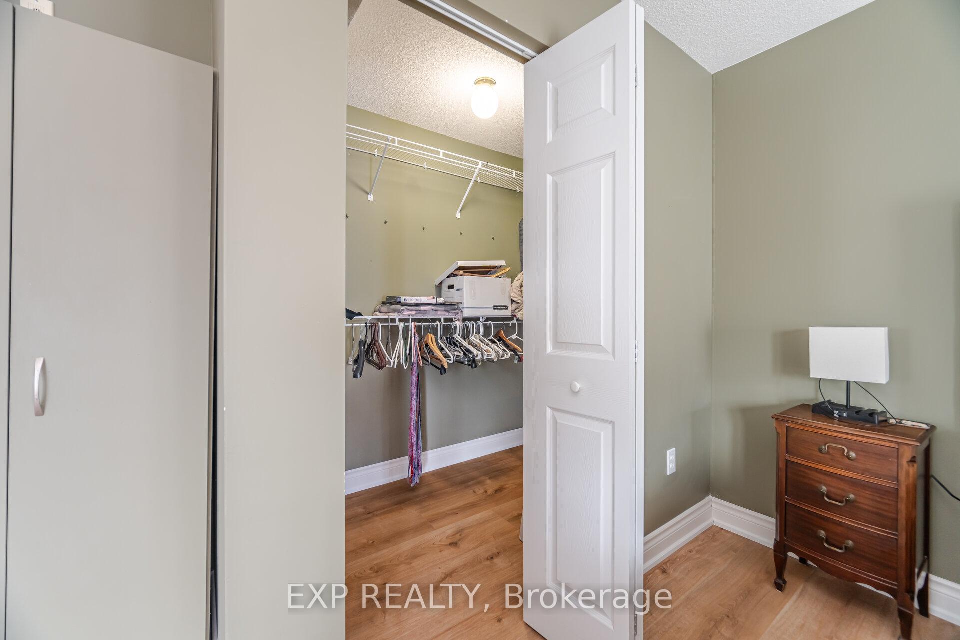 2 Bedrooms Condo at 216 Plains, Burlington For sale