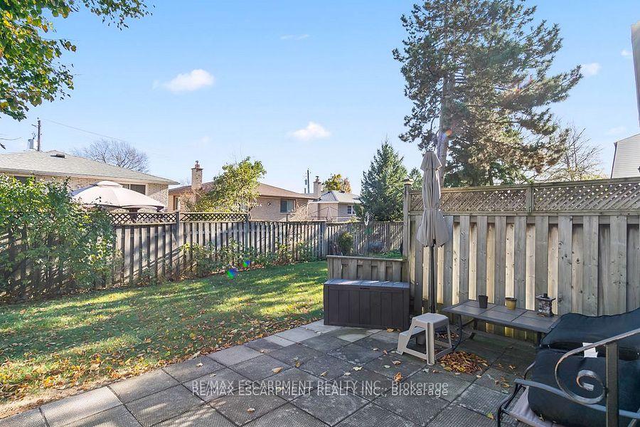 3 Bedrooms Condo at 1301 Upper Gage,  Hamilton For sale