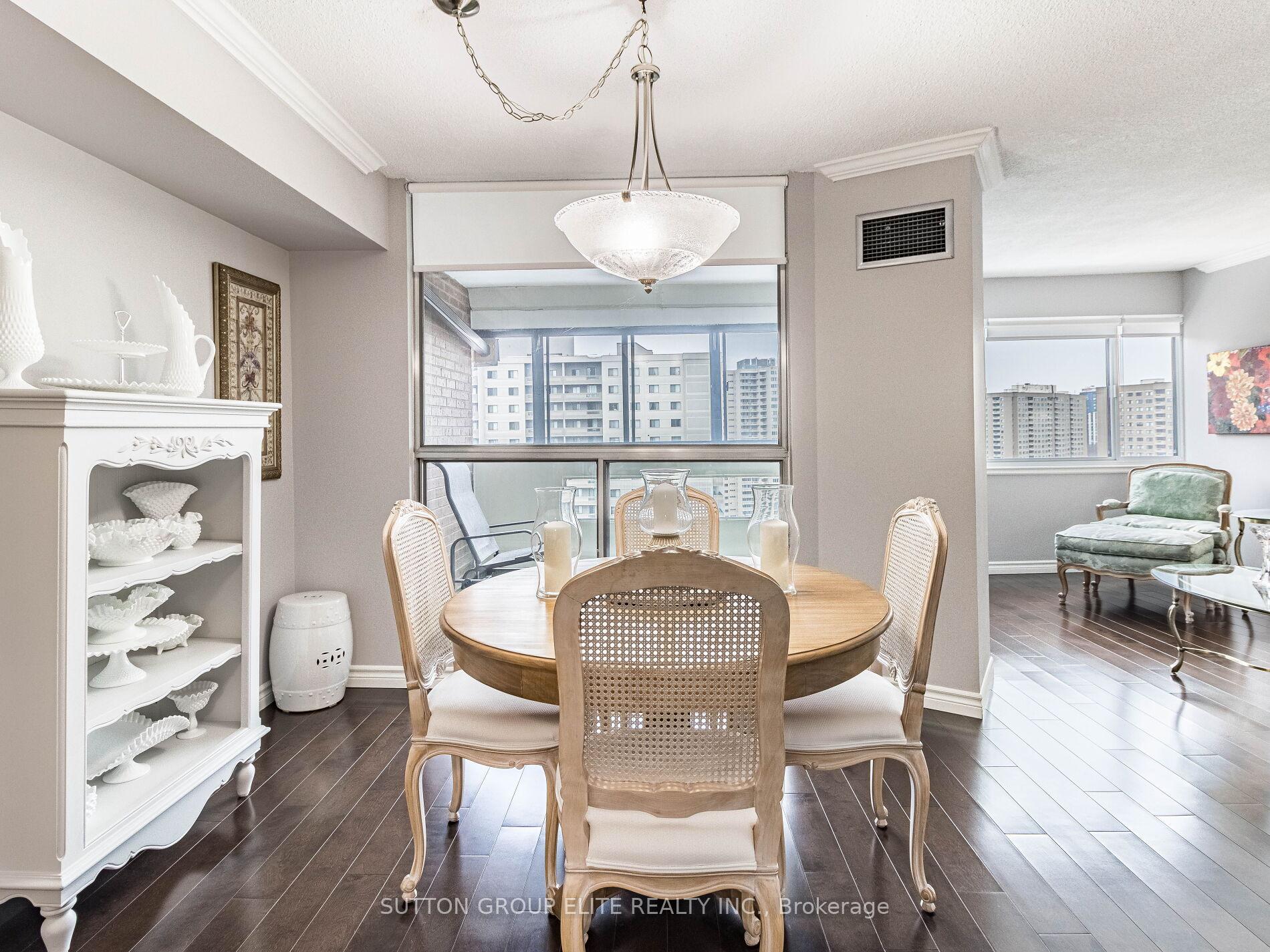 2 Bedrooms Condo at 50 Elm, Mississauga For sale
