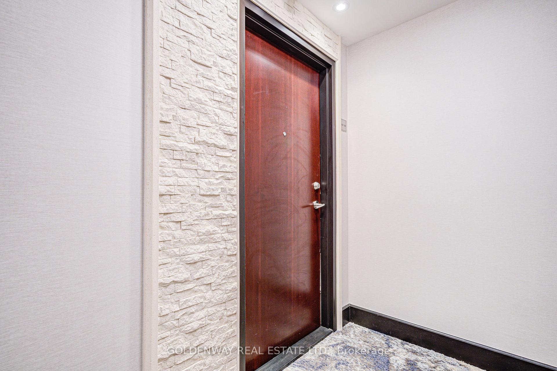 2 Bedrooms Condo at 676 Sheppard, Toronto For sale