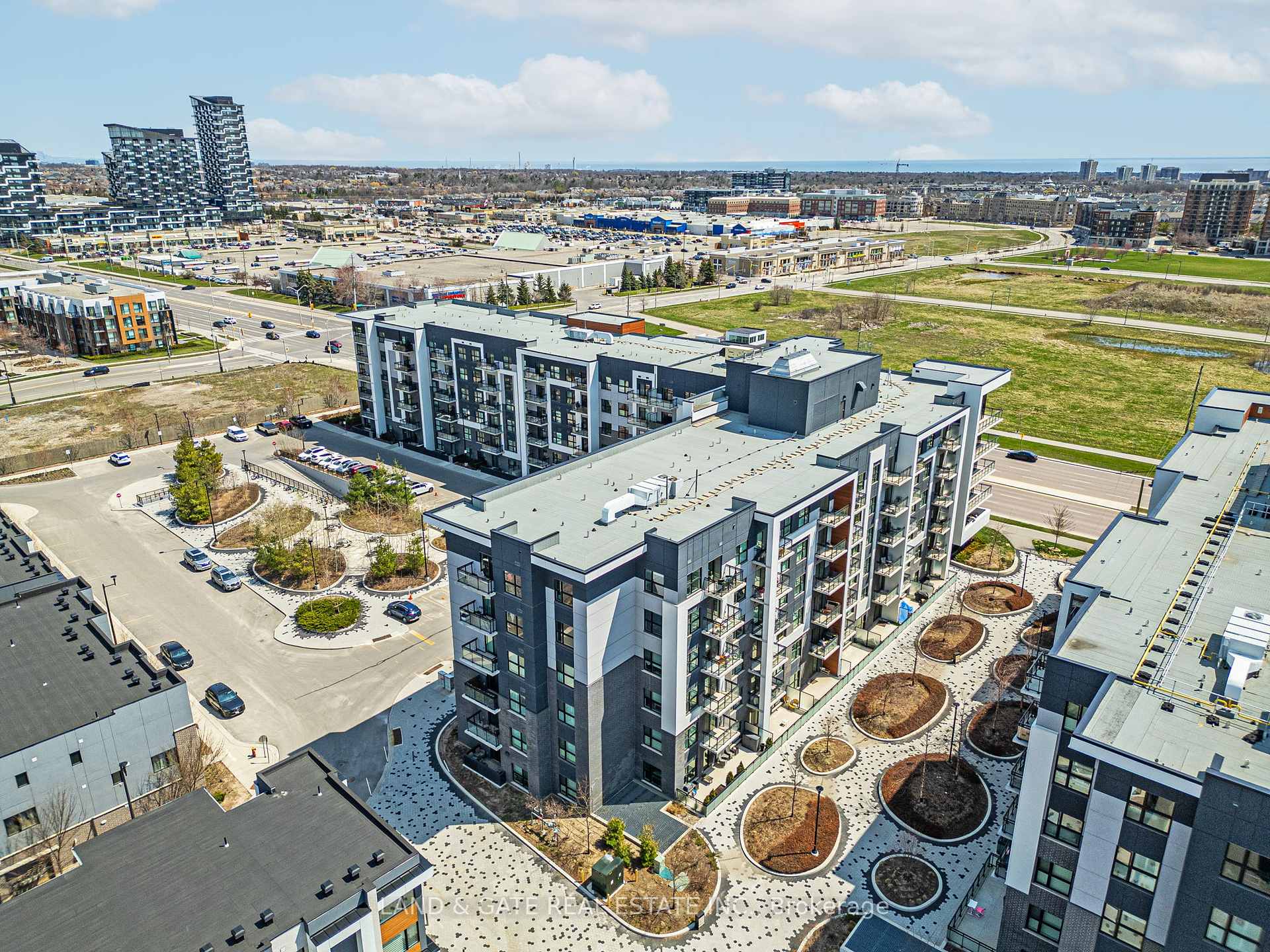 1 Bedroom Condo at 128 Grovewood, Oakville For sale