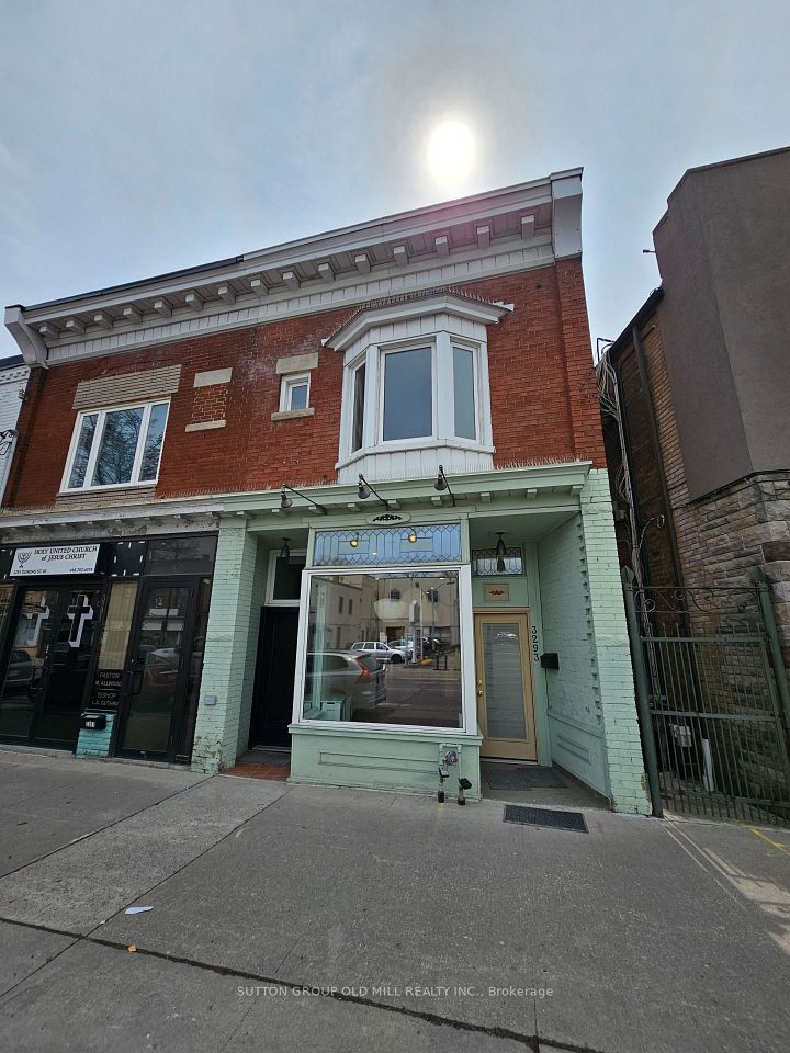3293 Dundas