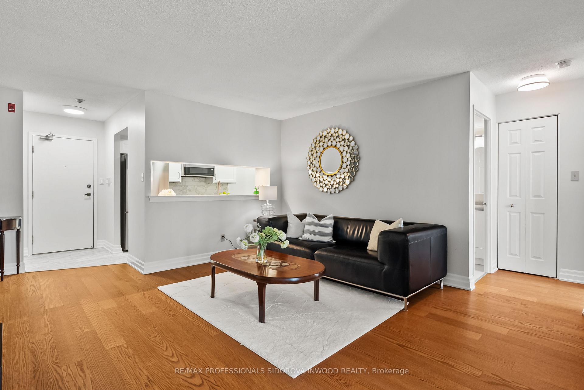 3 Bedrooms Condo at 20 Southport, Toronto For sale