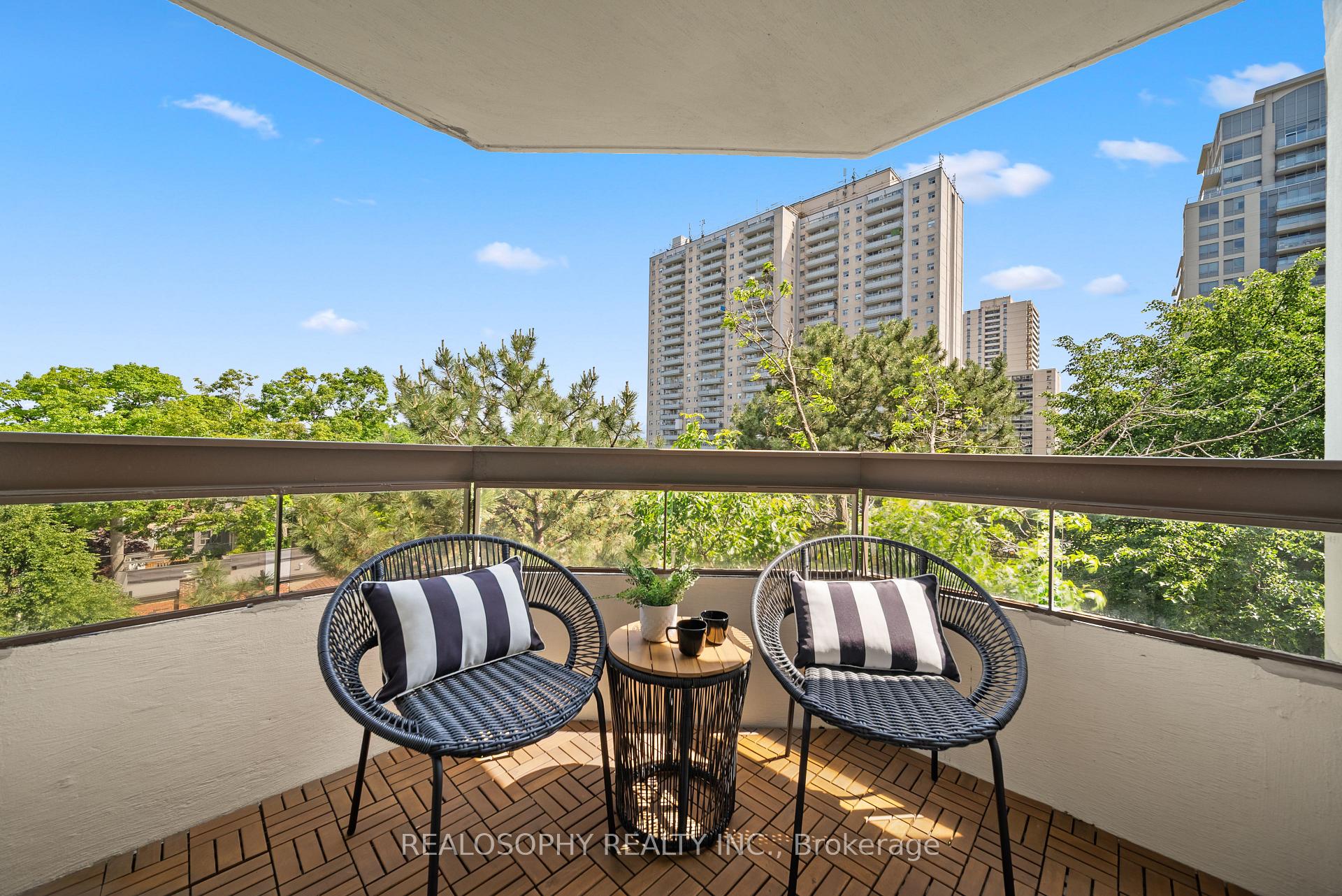 3 Bedrooms Condo at 100 Quebec, Toronto For sale
