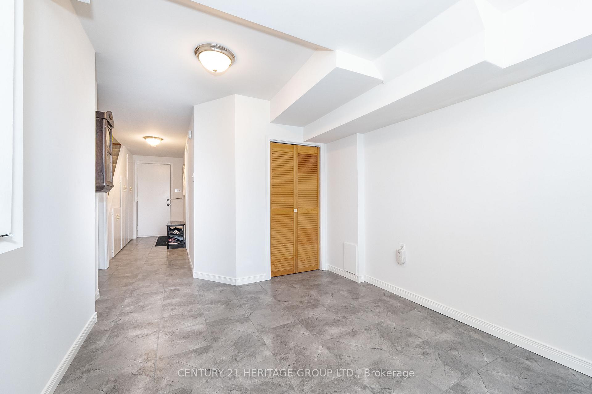 3 Bedrooms Condo at 124 Rory,  Toronto For sale