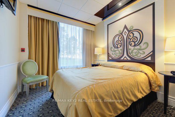 1 Bedroom Condo at 1 Palace Pier, Toronto For sale