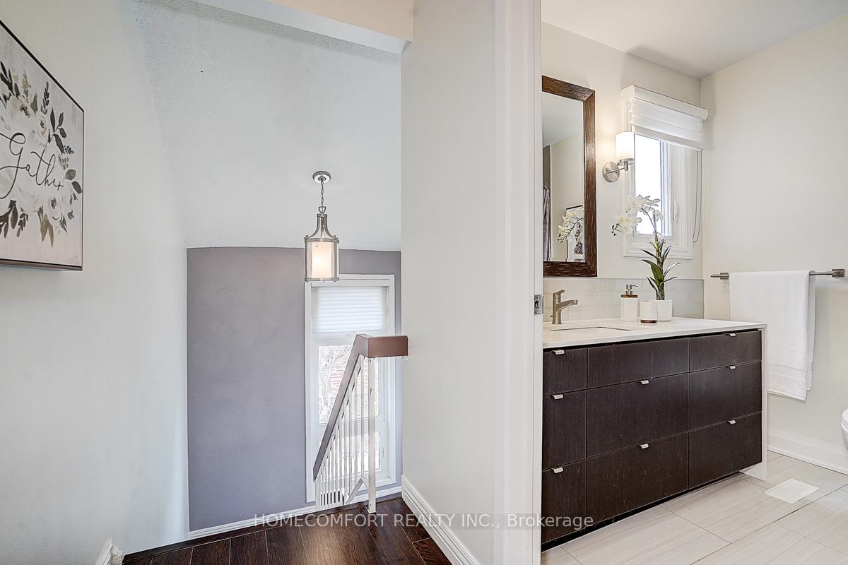3 Bedrooms Condo at 68 Maris Shepway, Toronto For sale