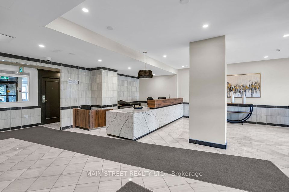 #403 - 250 Davis Drive, Newmarket, ON L3Y 7T7