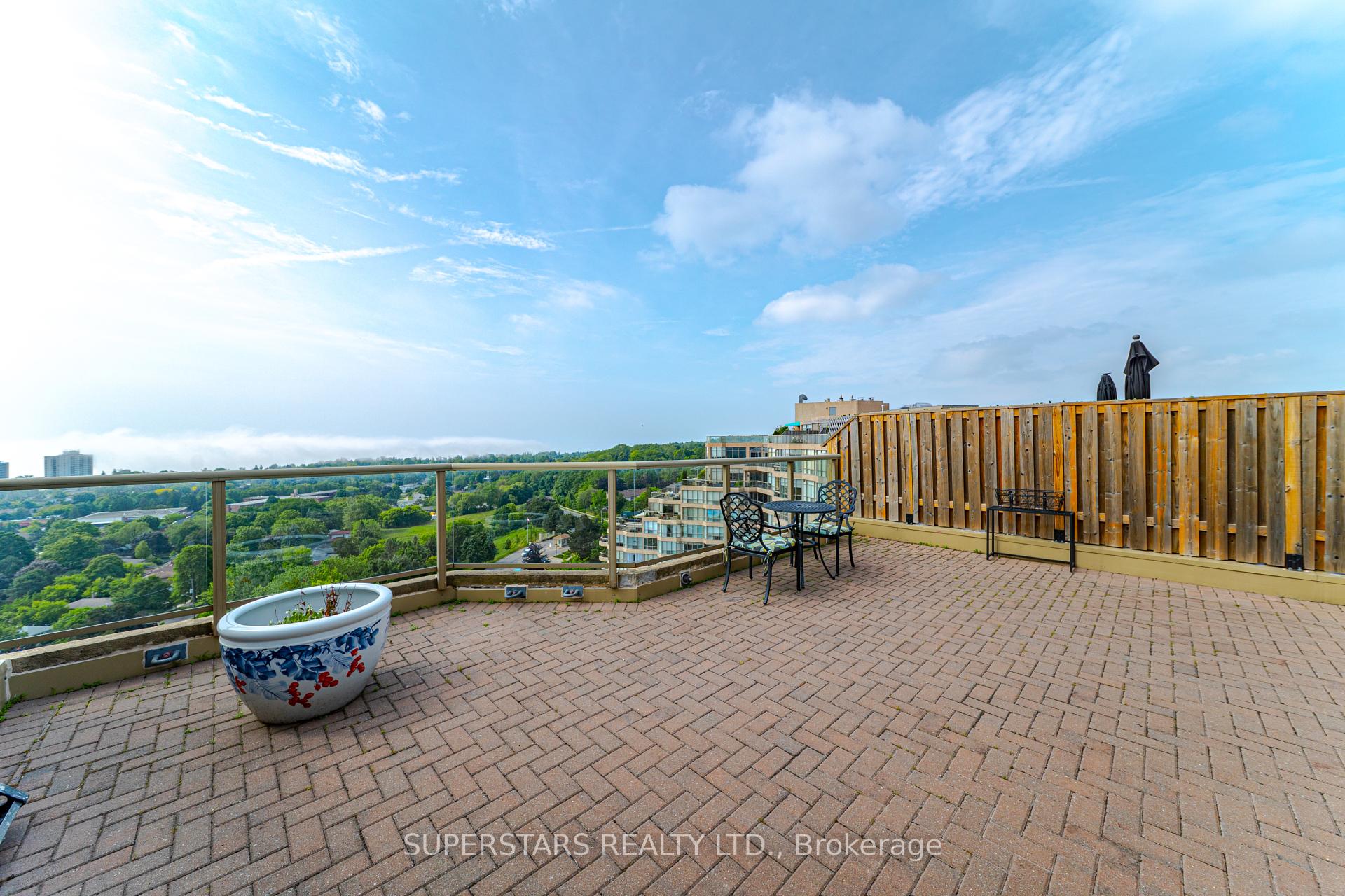 2 Bedrooms Condo at 20 Guildwood, Toronto For sale