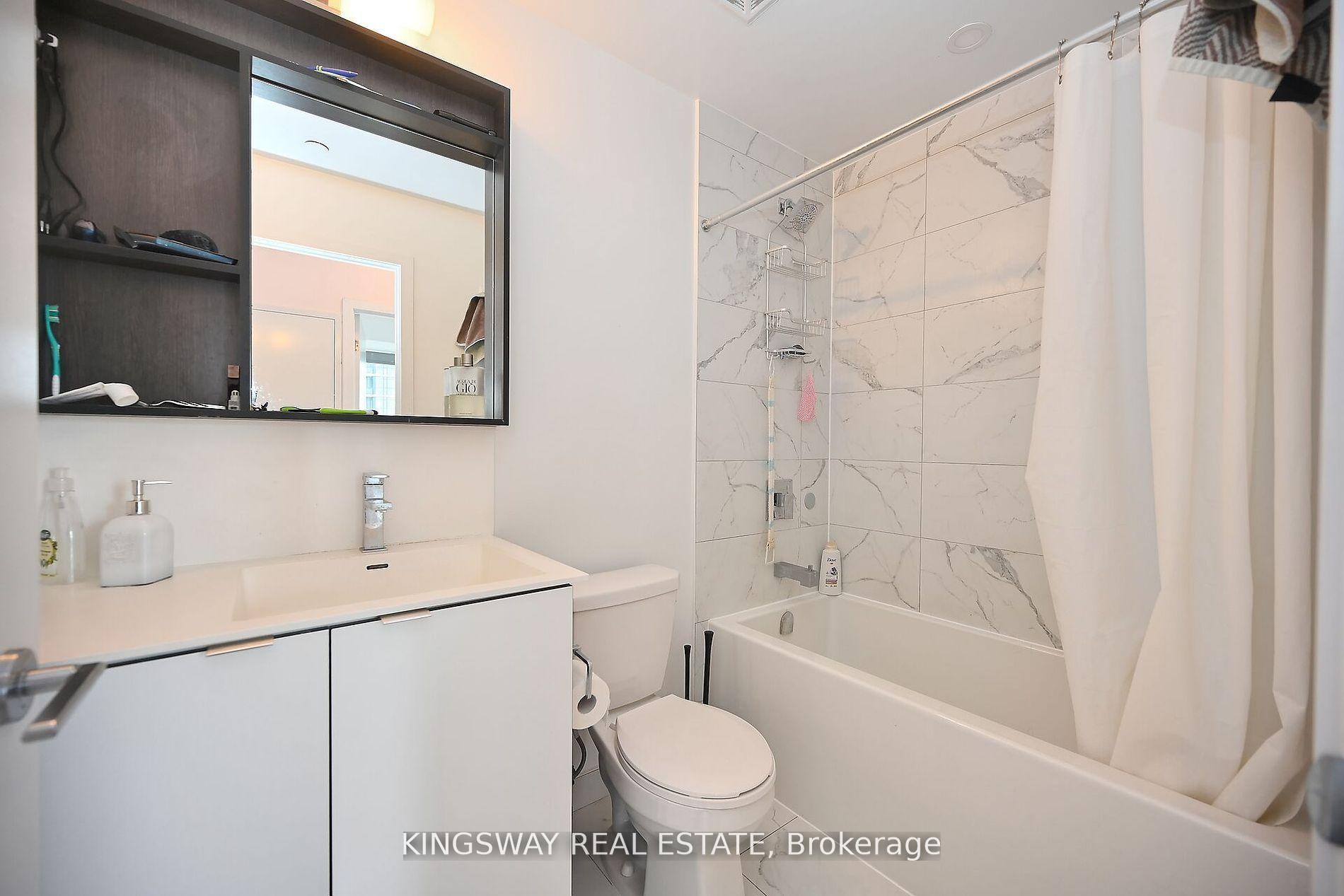 2 Bedrooms Condo at 4065 Confederation, Mississauga For sale