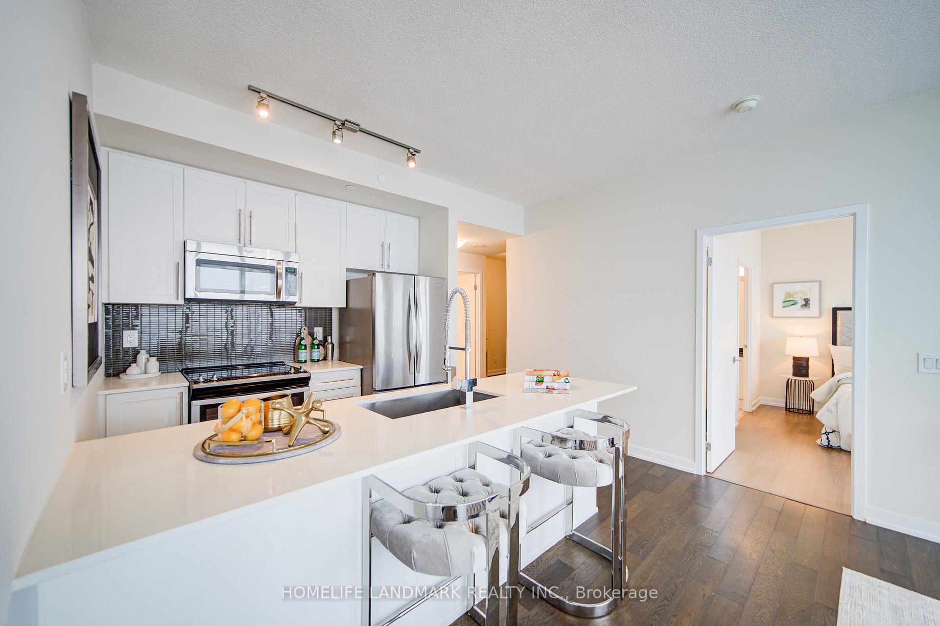 3 Bedrooms Condo at 4011 Brickstone, Mississauga For sale