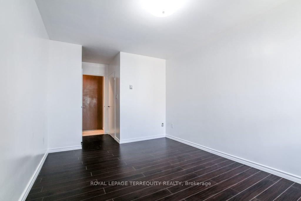 2 Bedrooms Condo at 5 Massey, Toronto For sale