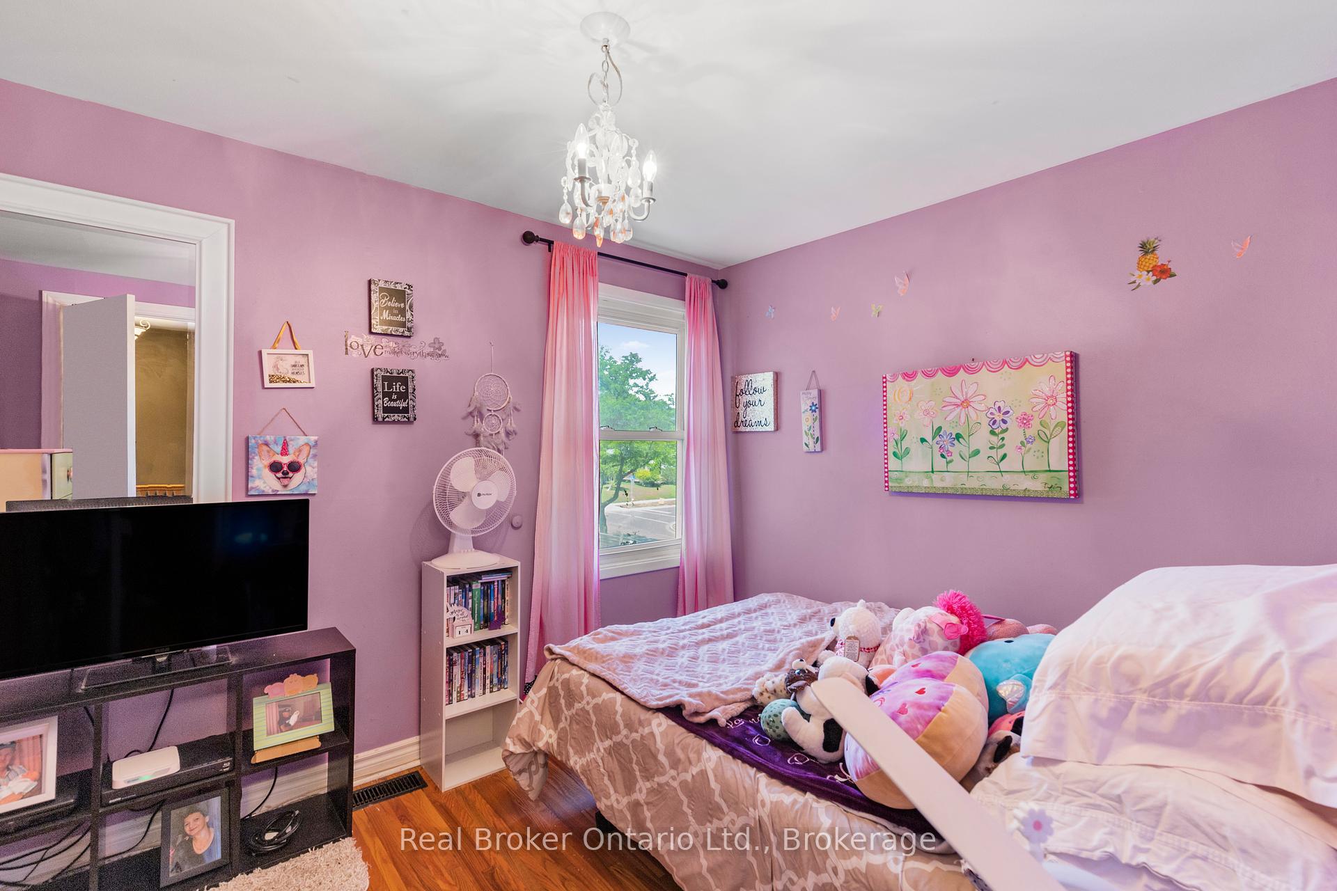 3 Bedrooms Condo at 2111 Meadowbrook, Burlington For sale