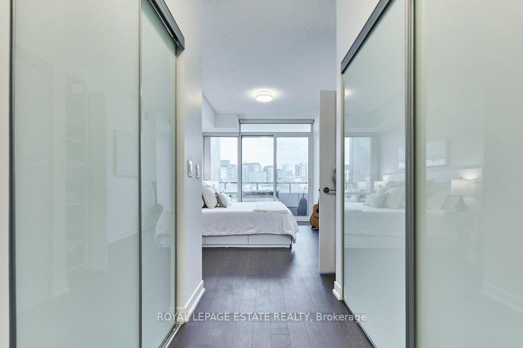 3 Bedrooms Condo at 120 Bayview, Toronto For sale