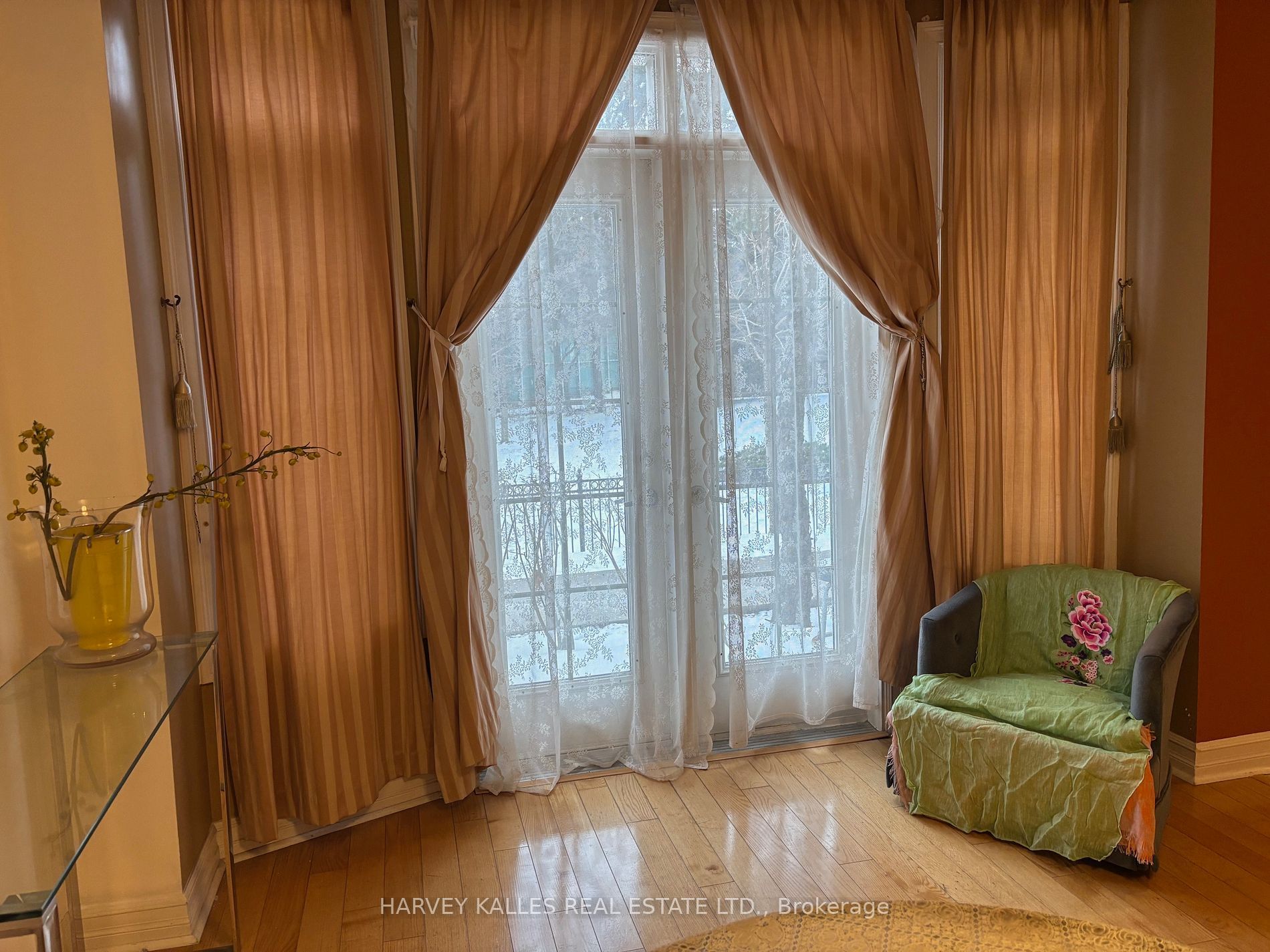 32 Kenaston Gardens TH 103