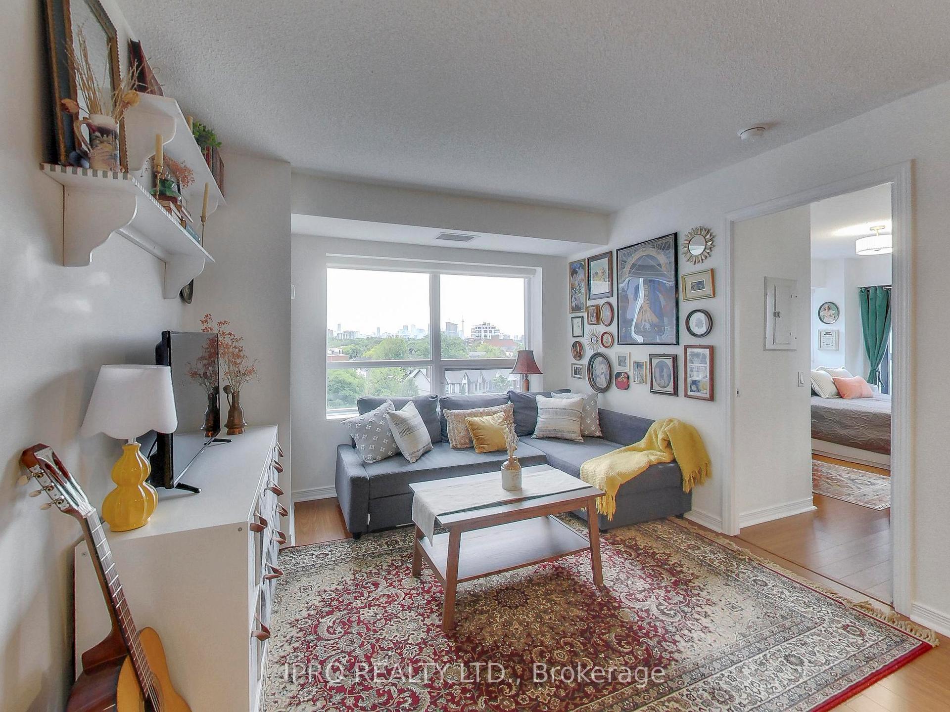 3 Bedrooms Condo at 60 Heintzman, Toronto For sale