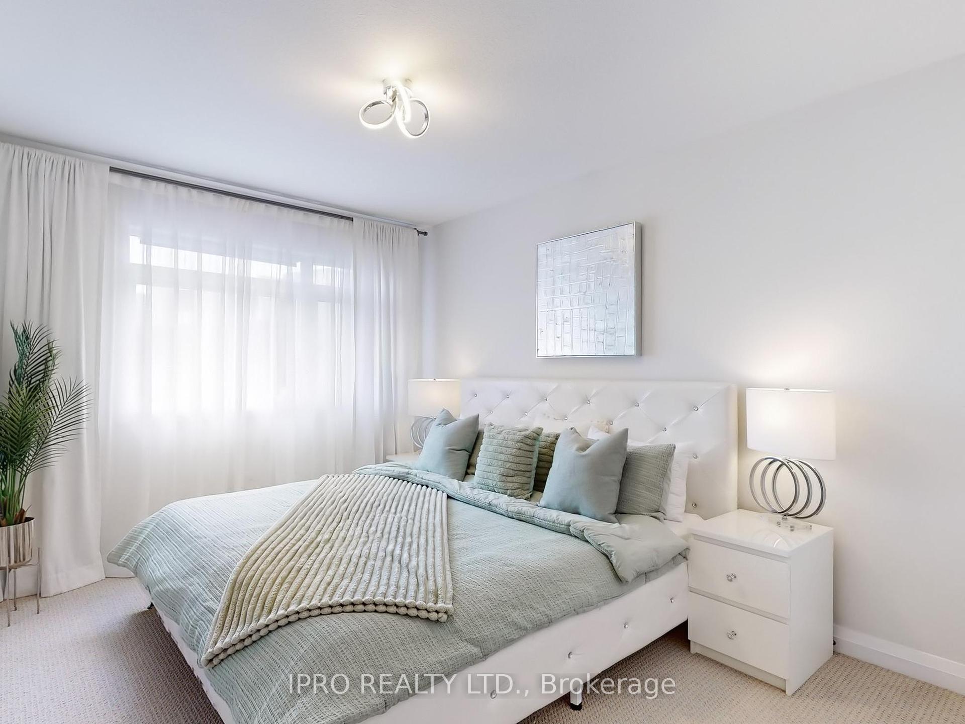 3 Bedrooms Condo at 35 Midhurst, Hamilton For sale