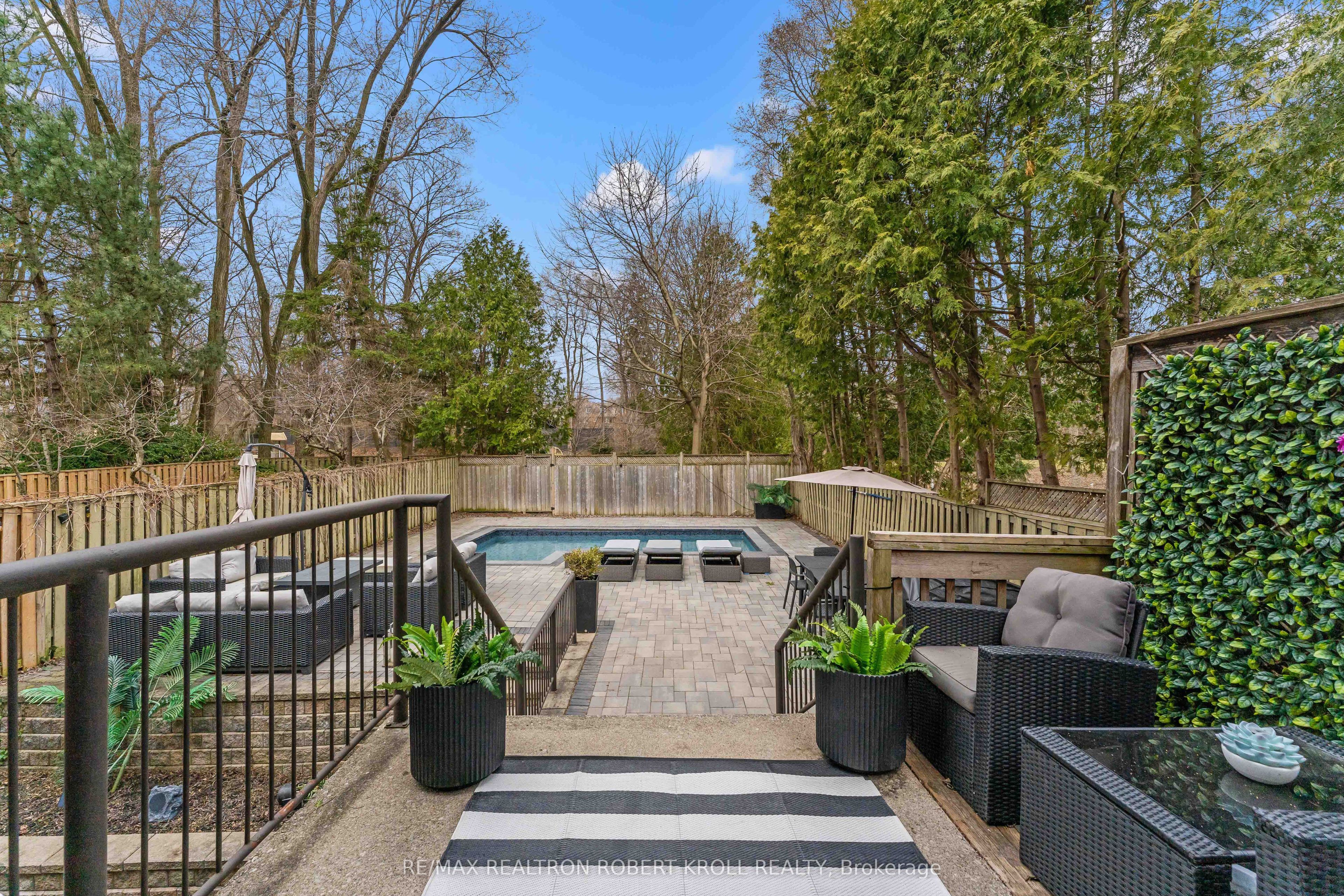 778 Avenue Road