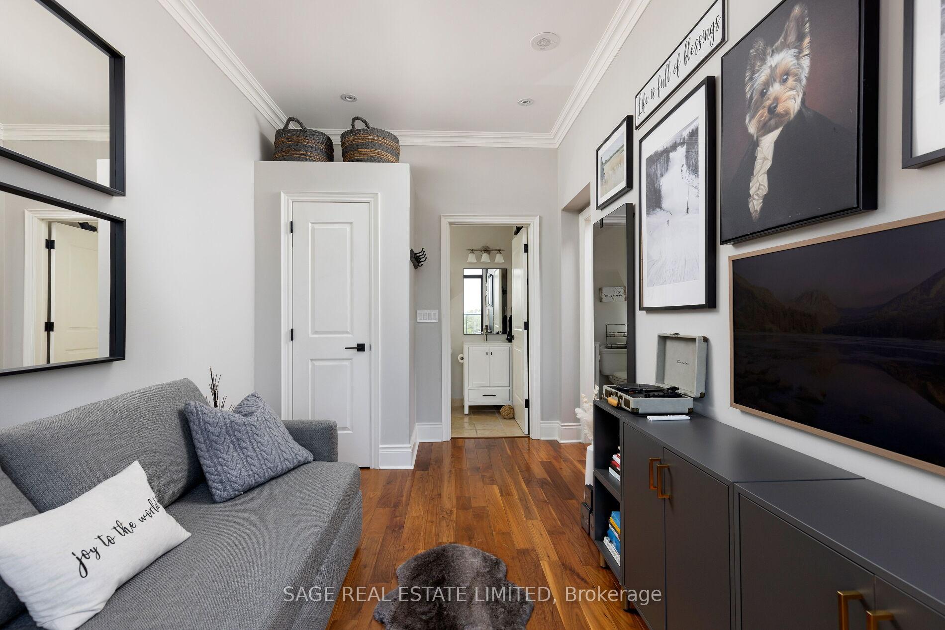 2 Bedrooms Condo at 25 Earlington, Toronto For sale
