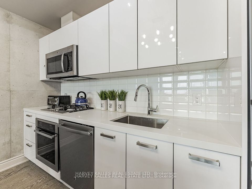 608 Richmond Street W 816