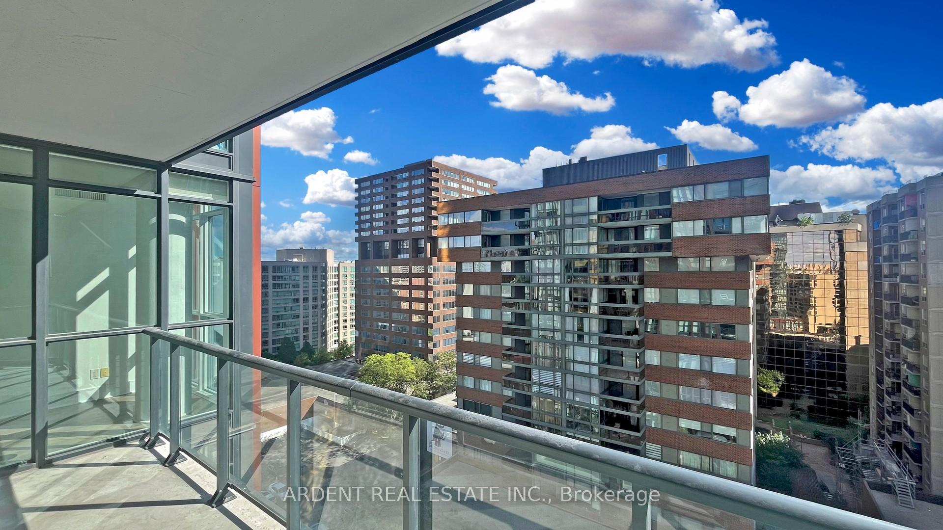 3 Bedrooms Condo at 32 Davenport,  Toronto For sale