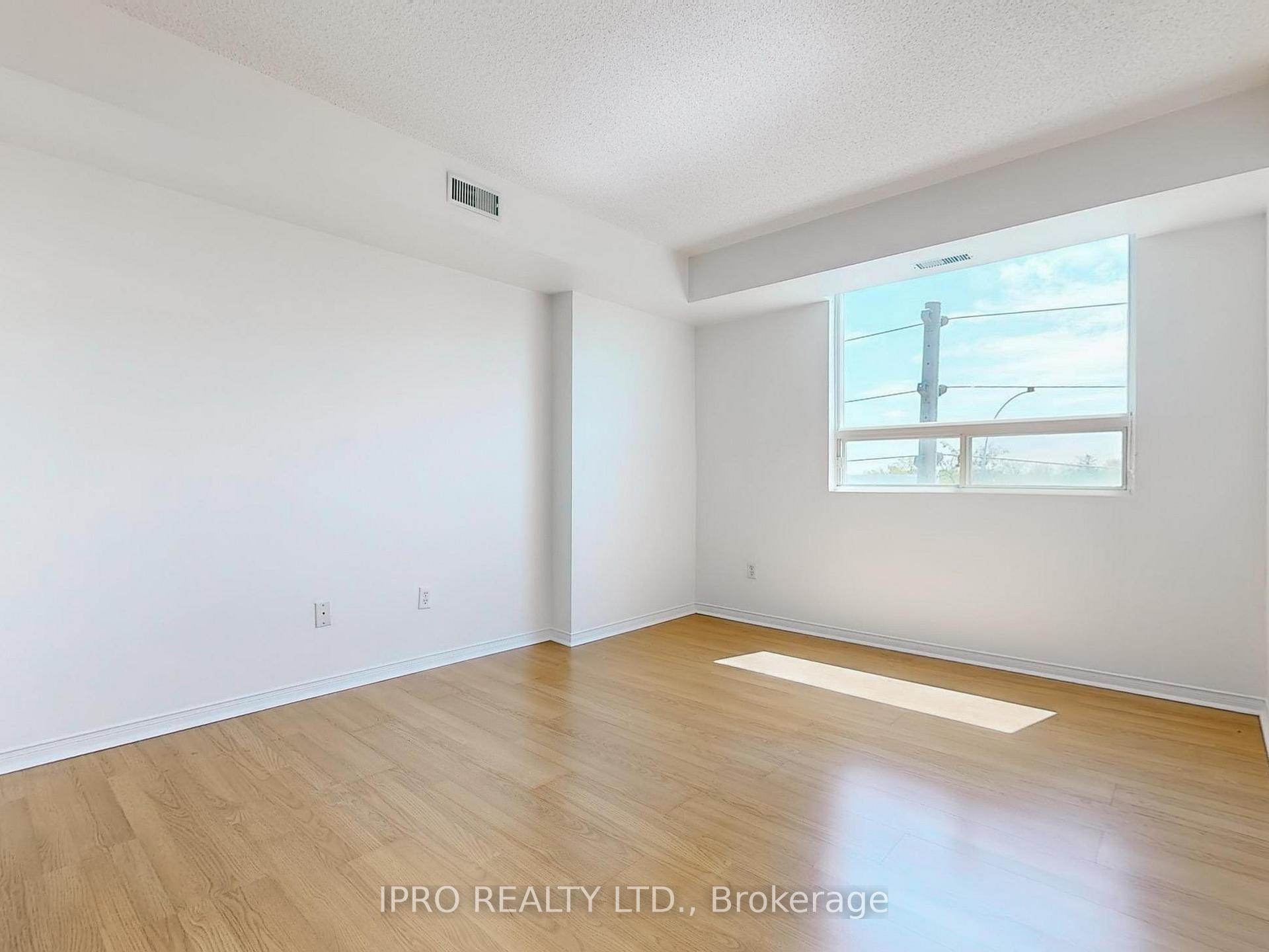 2 Bedrooms Condo at 32 Tannery, Mississauga For sale