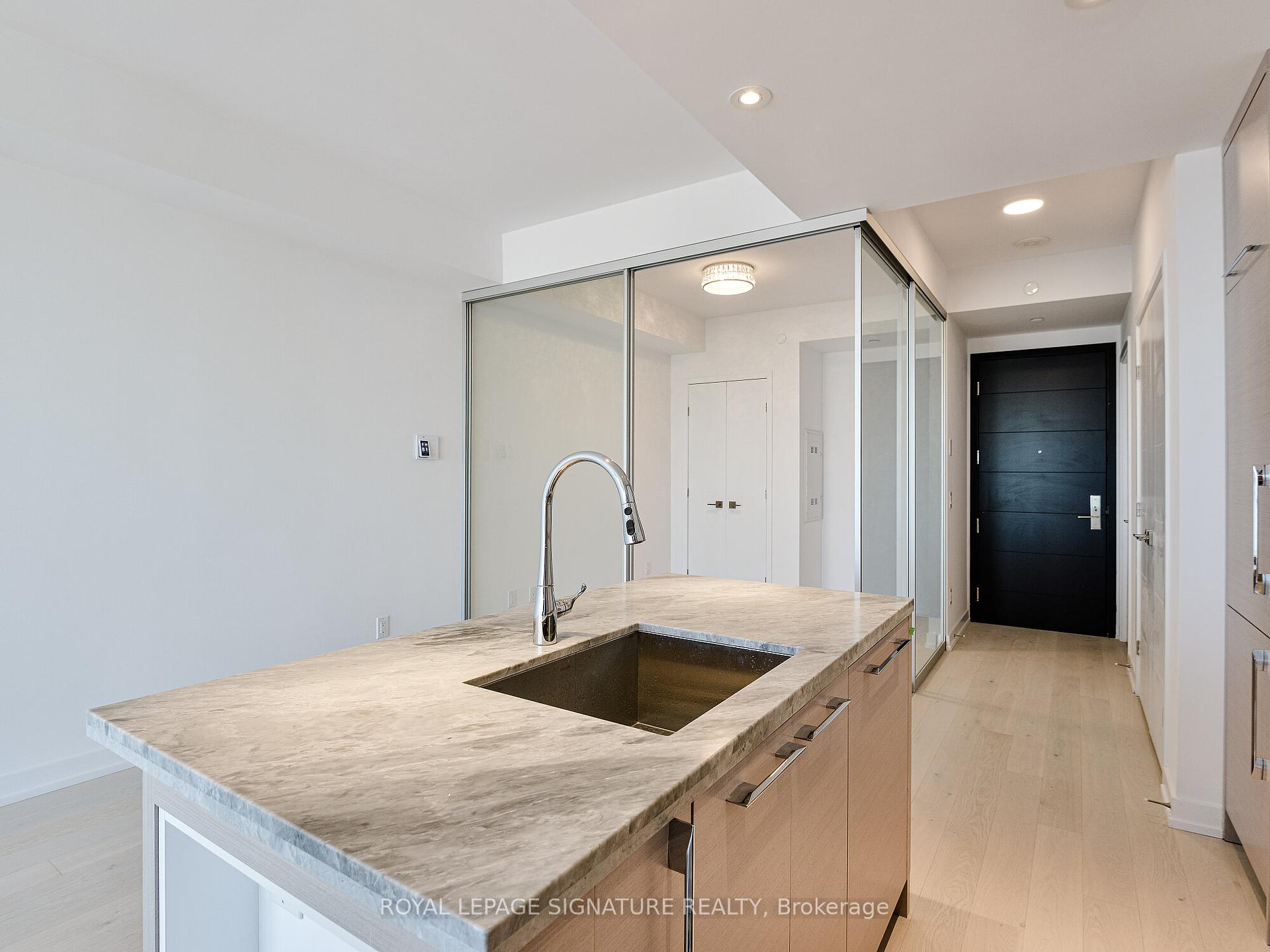 2 Bedrooms Condo at 488 University,  Toronto For sale