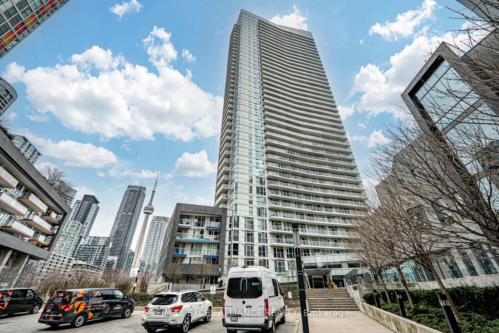 2 Bedrooms Condo at 75 Queens Wharf,  Toronto For sale
