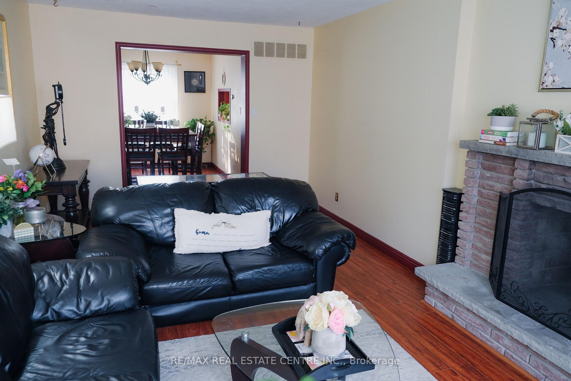 3 Bedrooms Condo at 7080 Copenhagen, Mississauga For sale