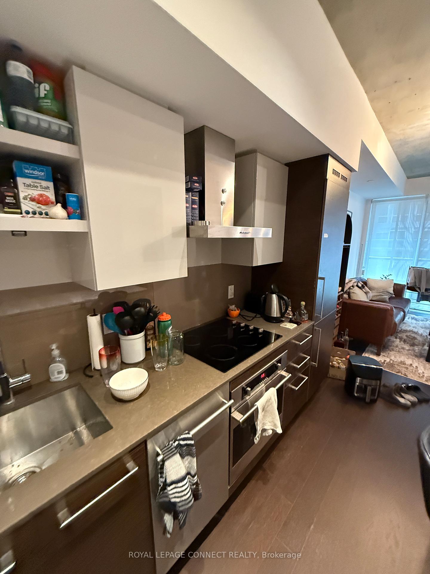 2 Bedrooms Condo at 1030 King,  Toronto For sale