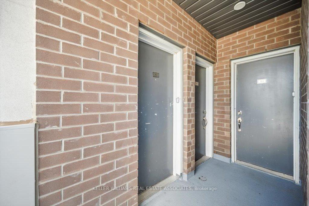 2 Bedrooms Condo at 3058 Sixth,  Oakville For sale