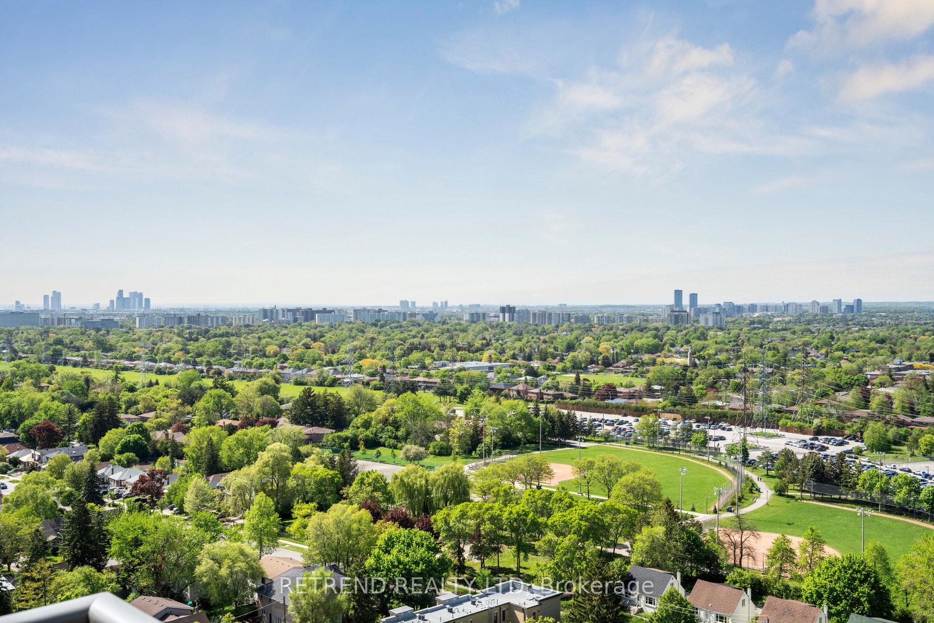 2 Bedrooms Condo at 15 Greenview, Toronto For sale