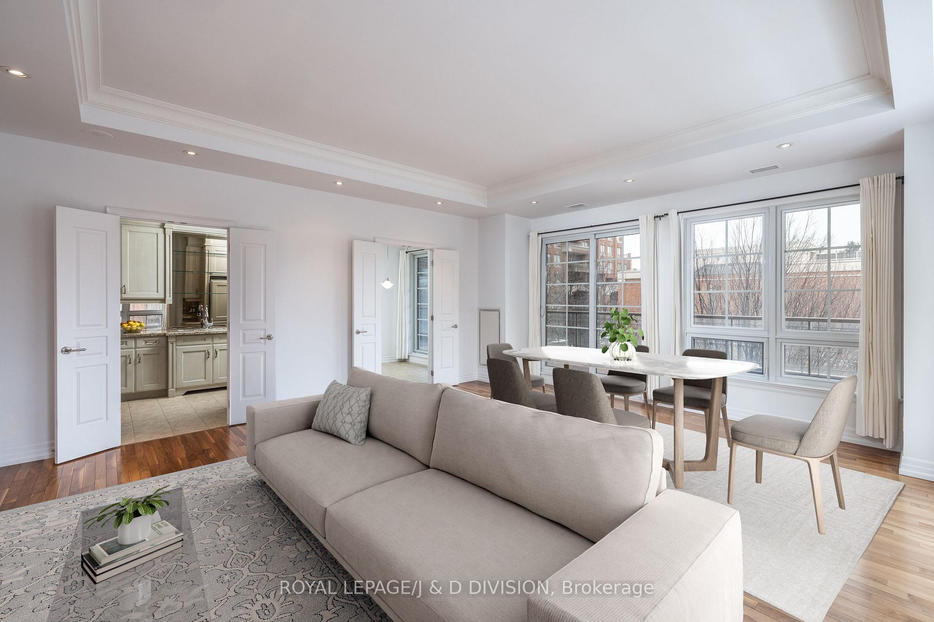 2 Bedrooms Condo at 20 Burkebrook,  Toronto For sale